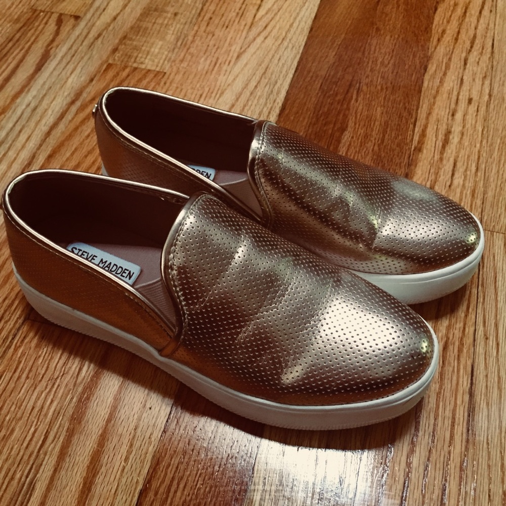 Steve Madden Gold perforated shoes Gracy